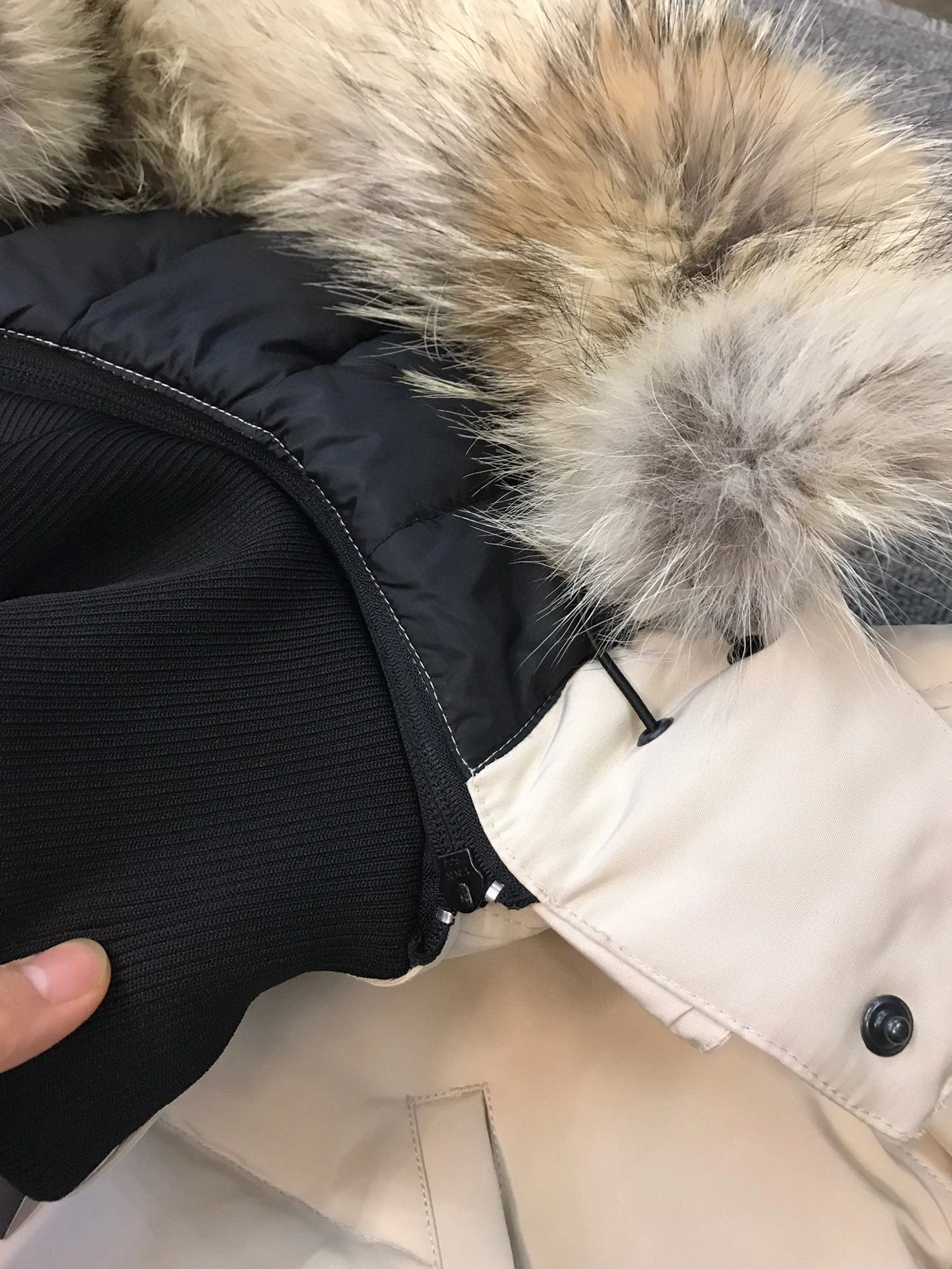 Canada Goose Down Feather Coat Long Sleeved For Women Trendsetting 6968