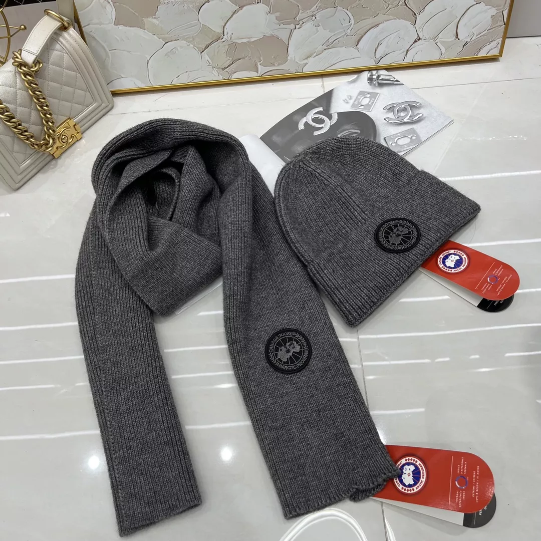 Canada Goose Hat and Scarf Set WellDesigned 7765