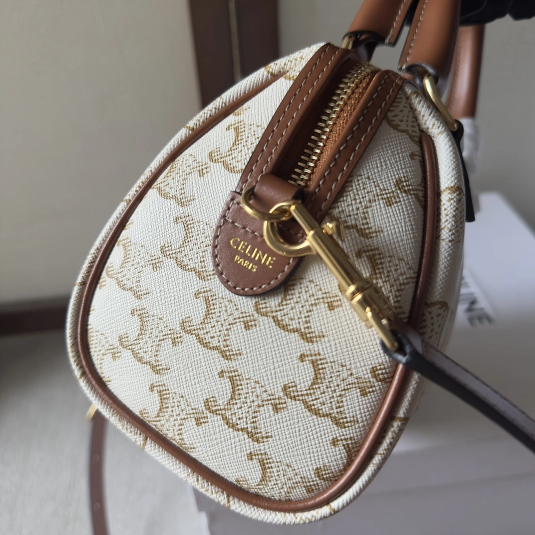 Celine AAA Quality Handbags For Women Reliable 8583