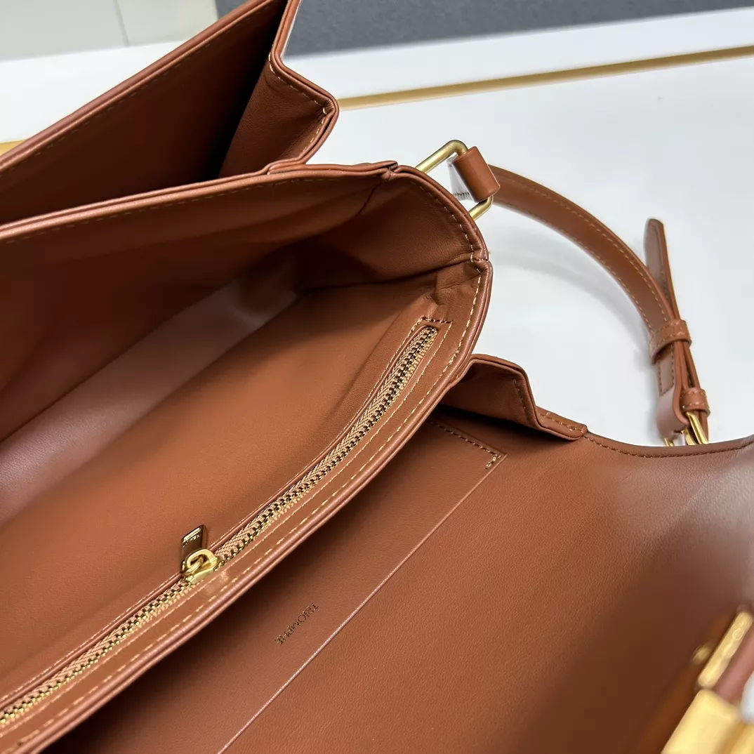 Celine AAA Quality Messenger Bags For Women AllSeason 5336