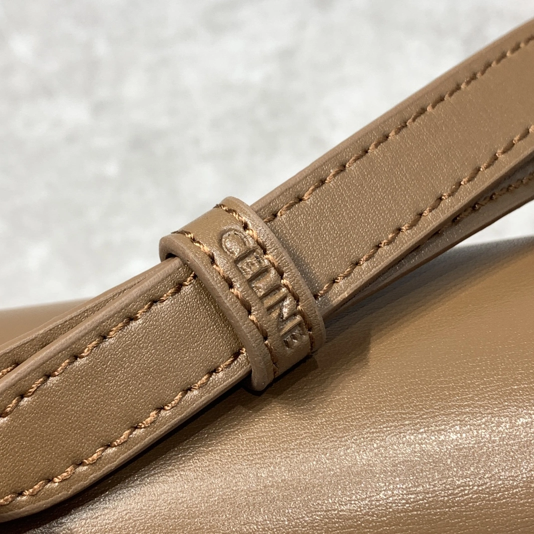 Celine AAA Quality Messenger Bags For Women BestValue 224