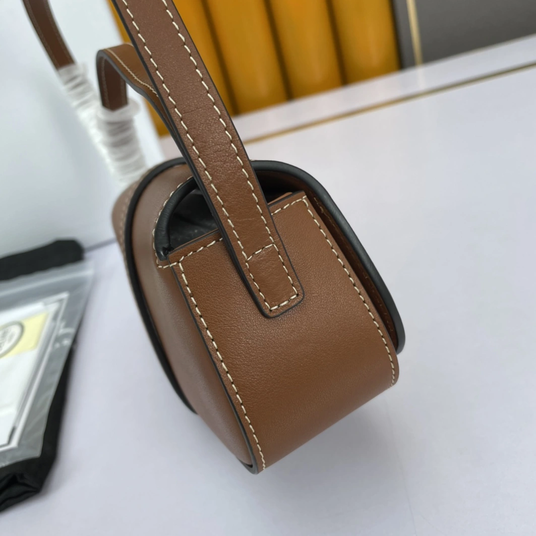 Celine AAA Quality Messenger Bags For Women Comfortable 8177