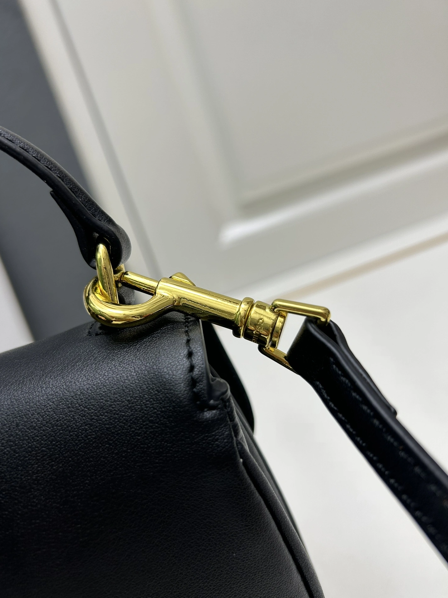 Celine AAA Quality Messenger Bags For Women EyeCatching 9367
