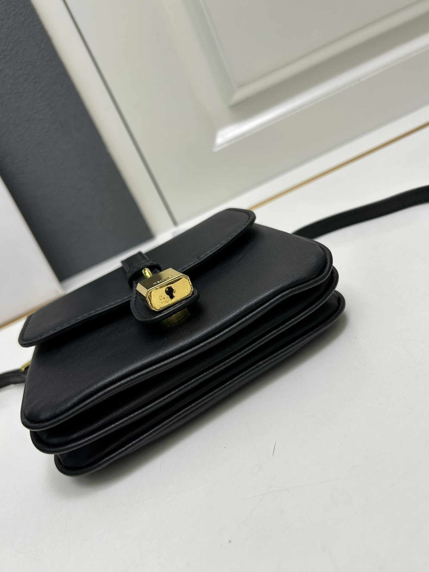 Celine AAA Quality Messenger Bags For Women EyeCatching 9367