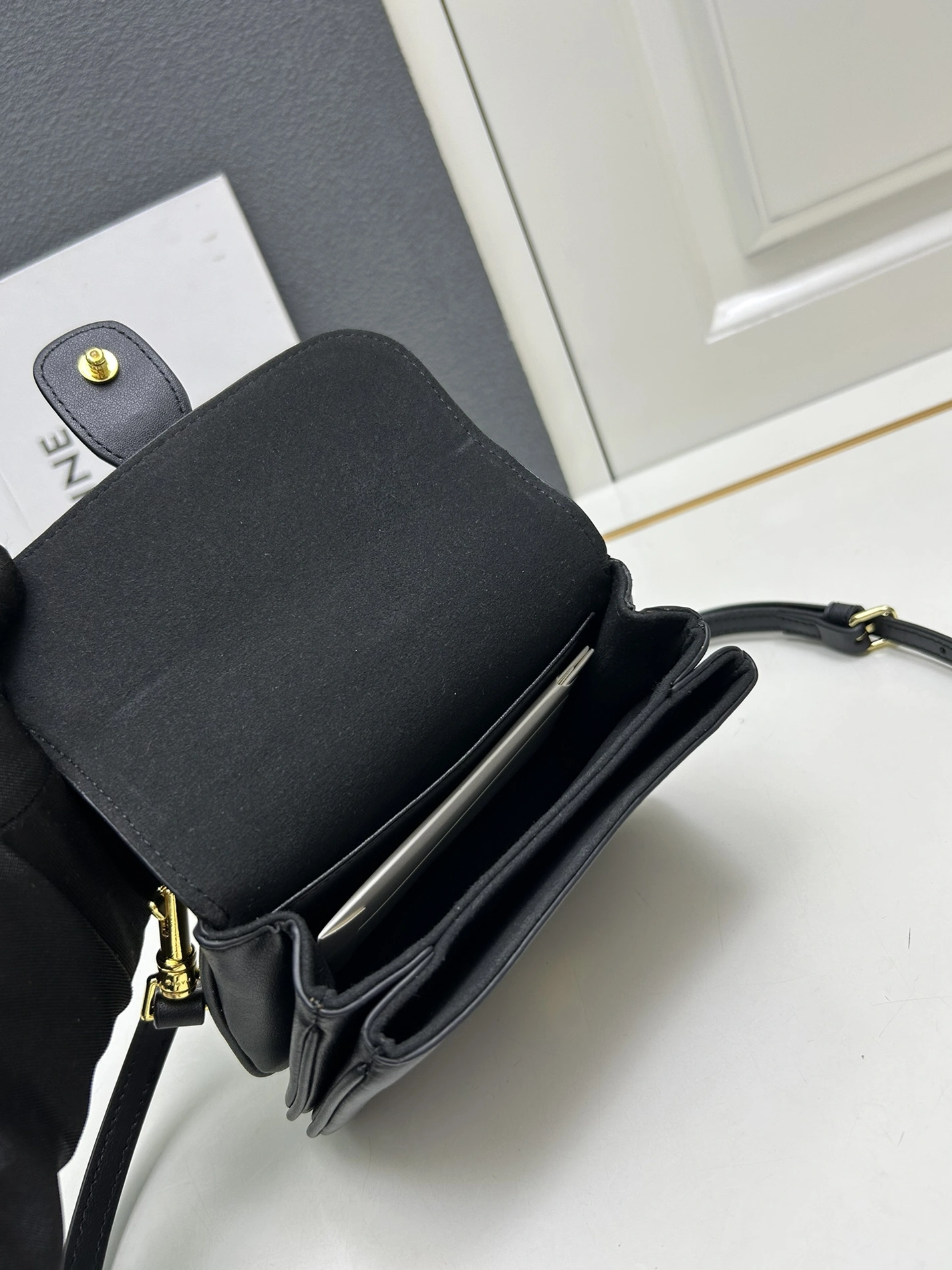 Celine AAA Quality Messenger Bags For Women EyeCatching 9367