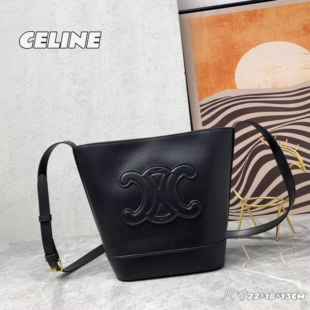 Celine AAA Quality Messenger Bags For Women Flexible 5629