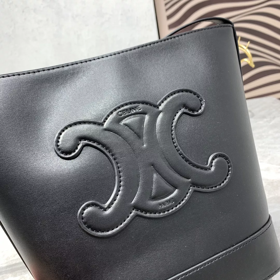Celine AAA Quality Messenger Bags For Women Flexible 5629
