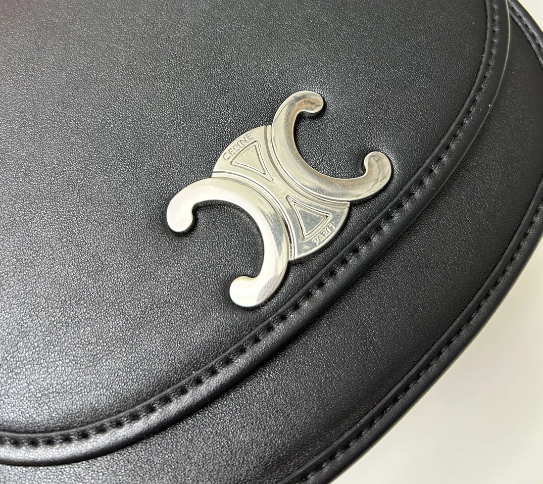 Celine AAA Quality Messenger Bags For Women Minimalist 2001