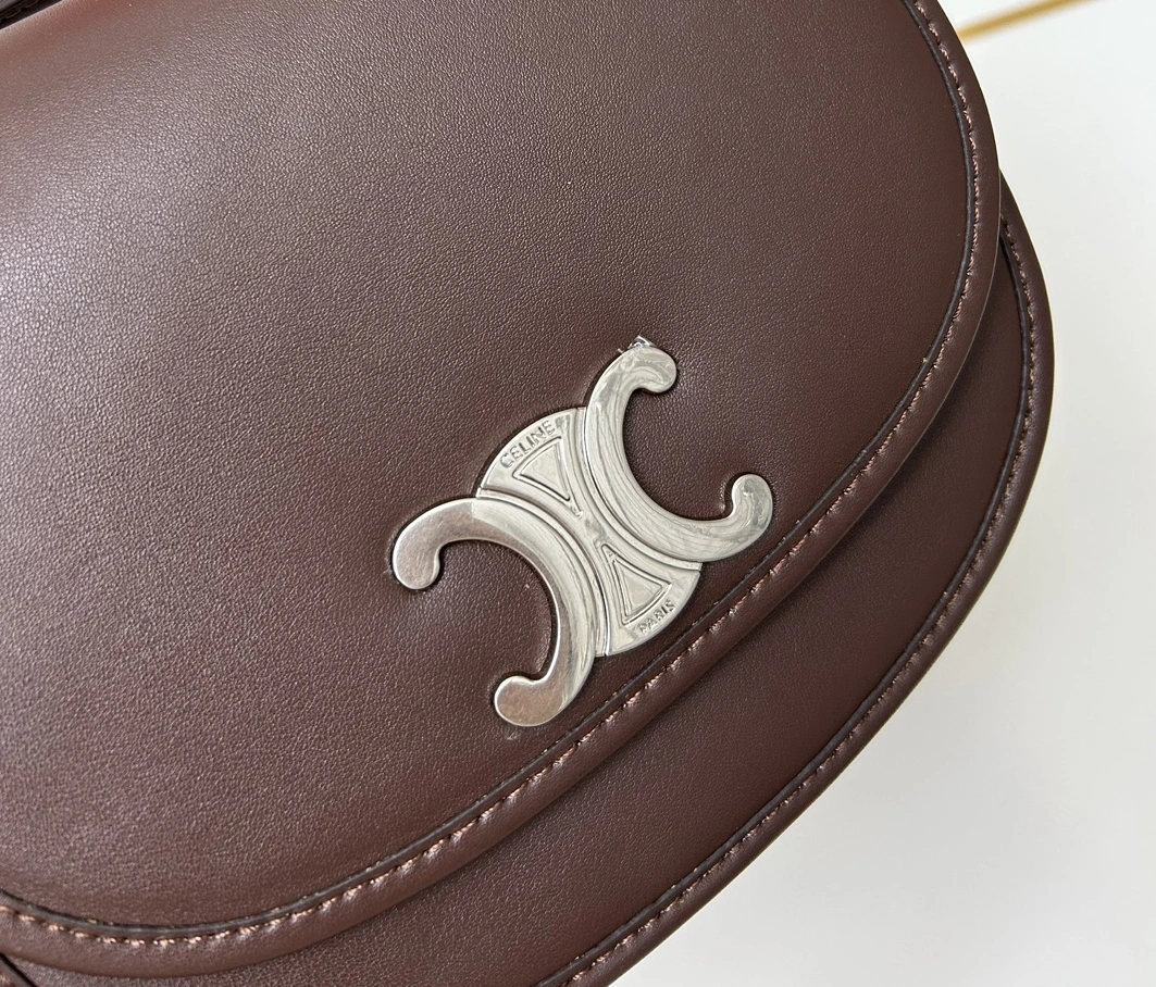 Celine AAA Quality Messenger Bags For Women ModernLook 5628