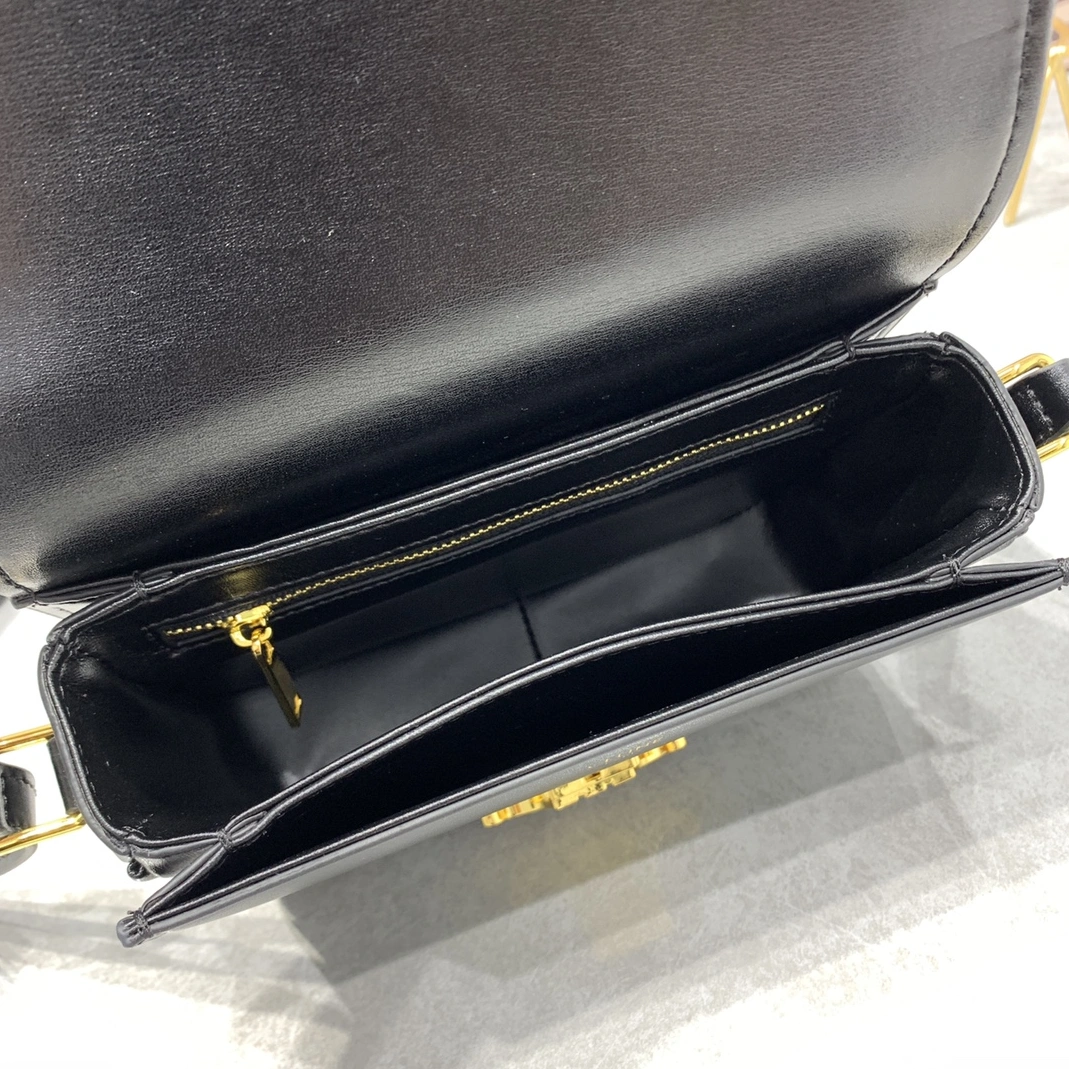 Celine AAA Quality Messenger Bags For Women NewStyle 2689