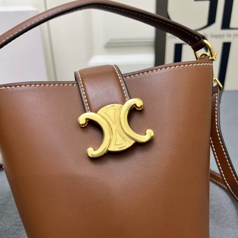 Celine AAA Quality Messenger Bags For Women Popular 3068