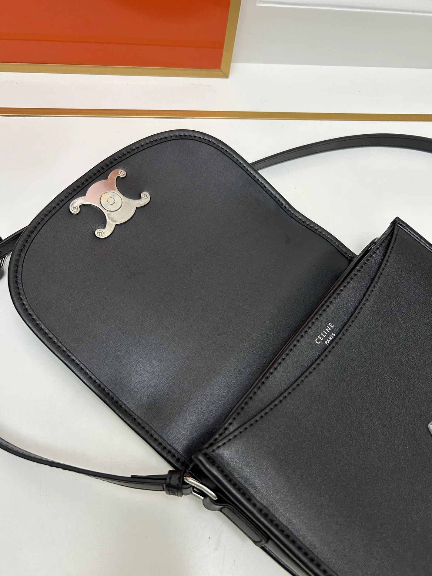 Celine AAA Quality Messenger Bags For Women Versatile 2577