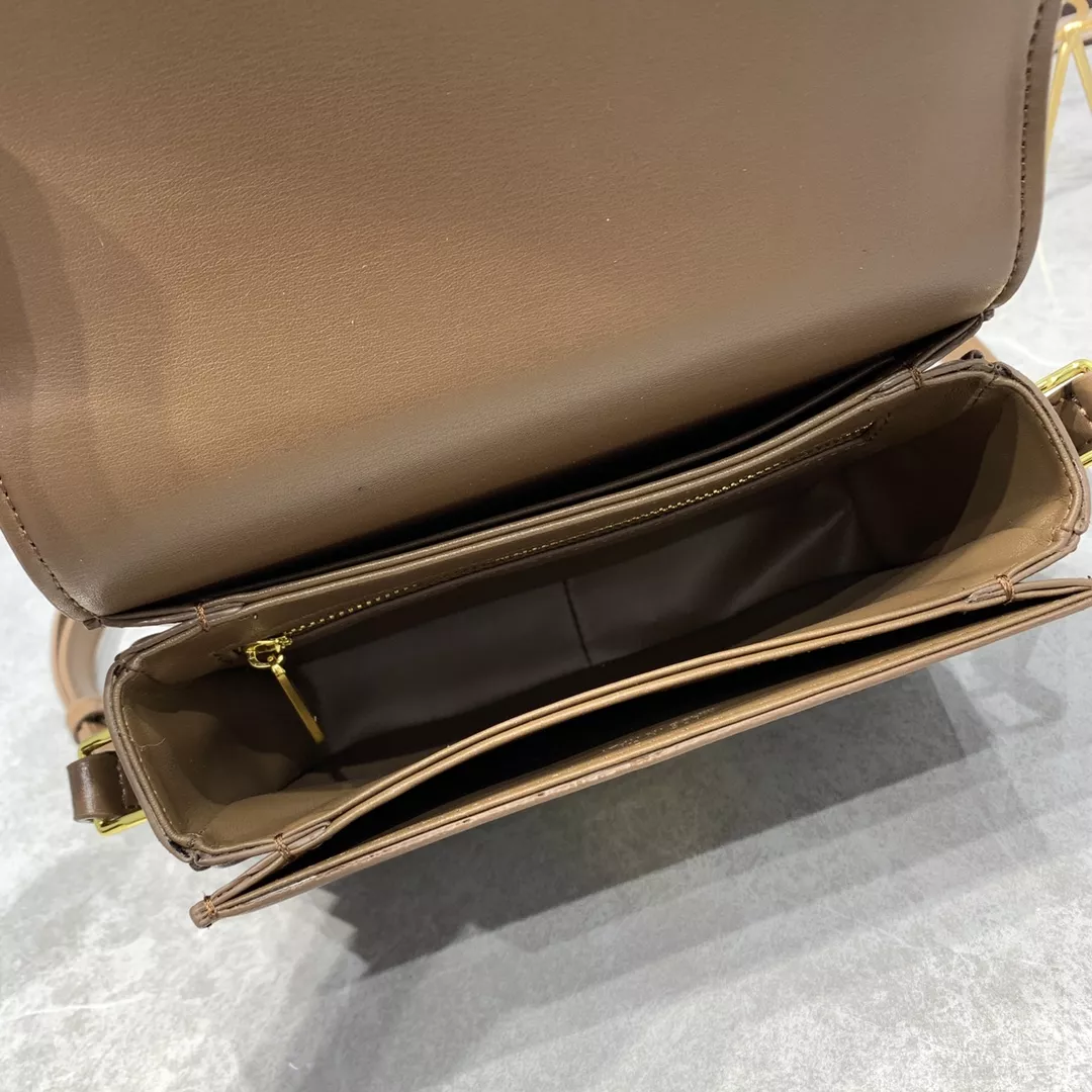 Celine AAA Quality Messenger Bags For Women Vibrant 4329