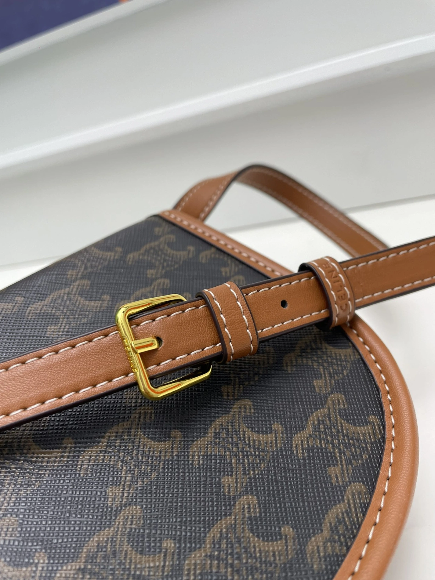 Celine AAA Quality Messenger Bags For Women Vibrant 9471