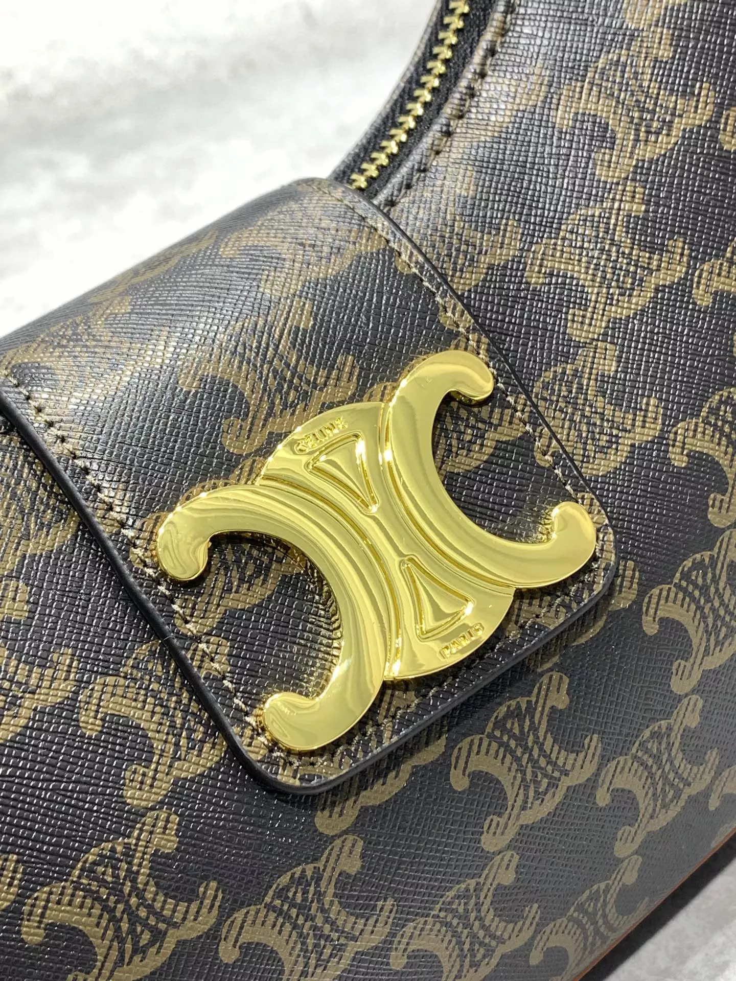 Celine AAA Quality Shoulder Bags For Women Breathable 8851