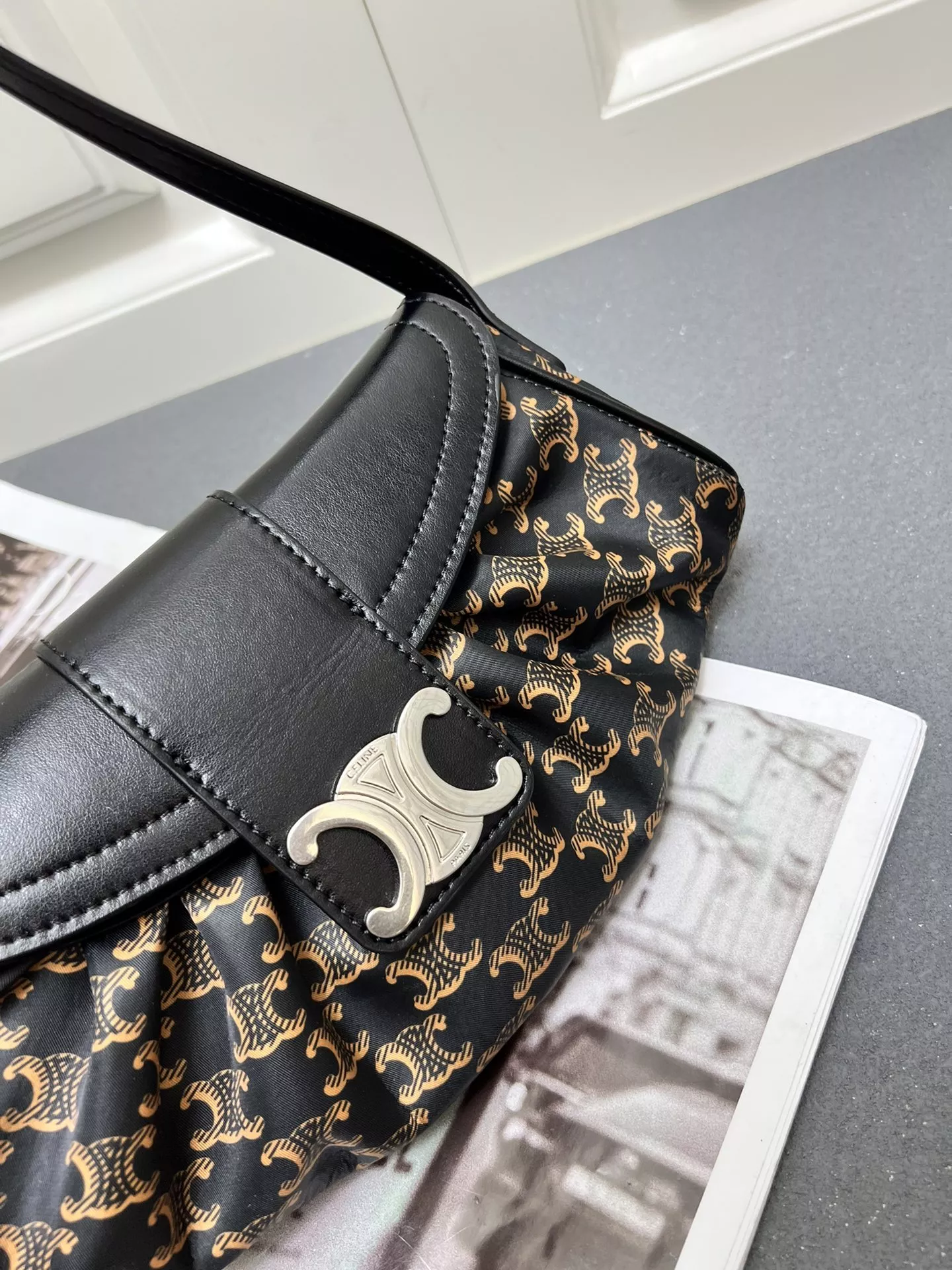 Celine AAA Quality Shoulder Bags For Women Durable 1670