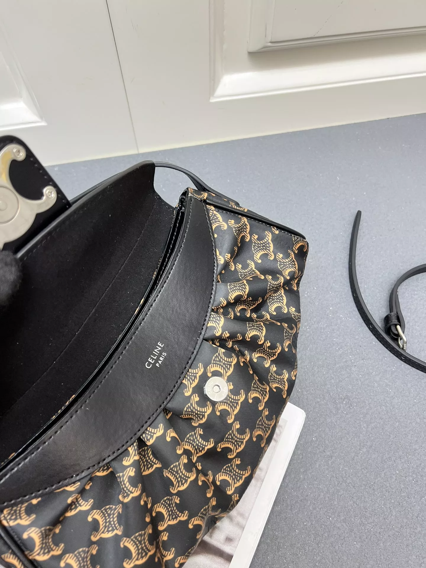Celine AAA Quality Shoulder Bags For Women Durable 1670
