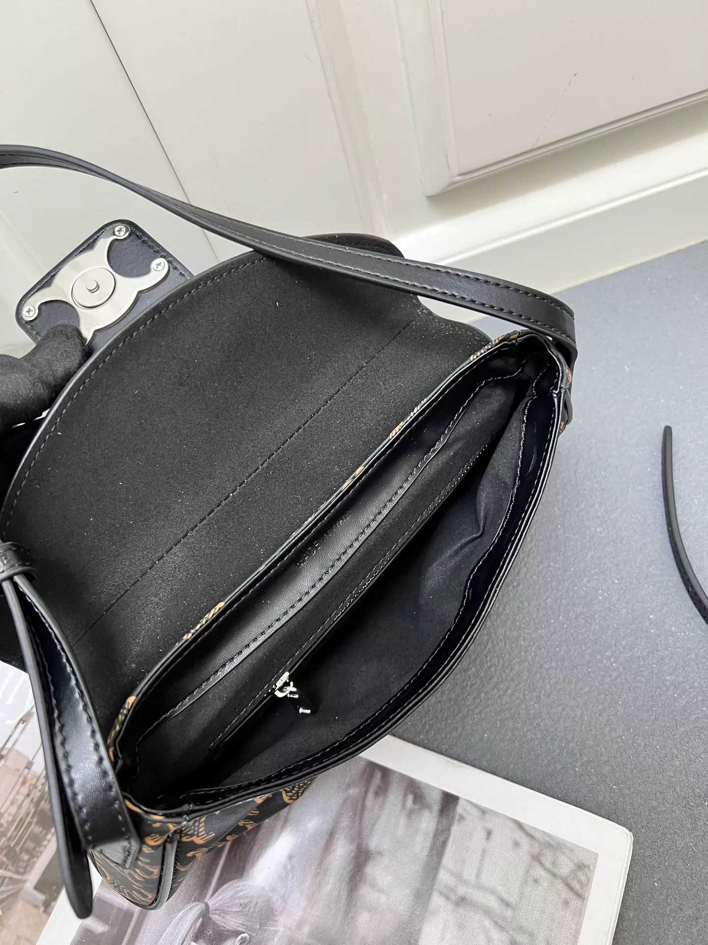 Celine AAA Quality Shoulder Bags For Women Durable 1670