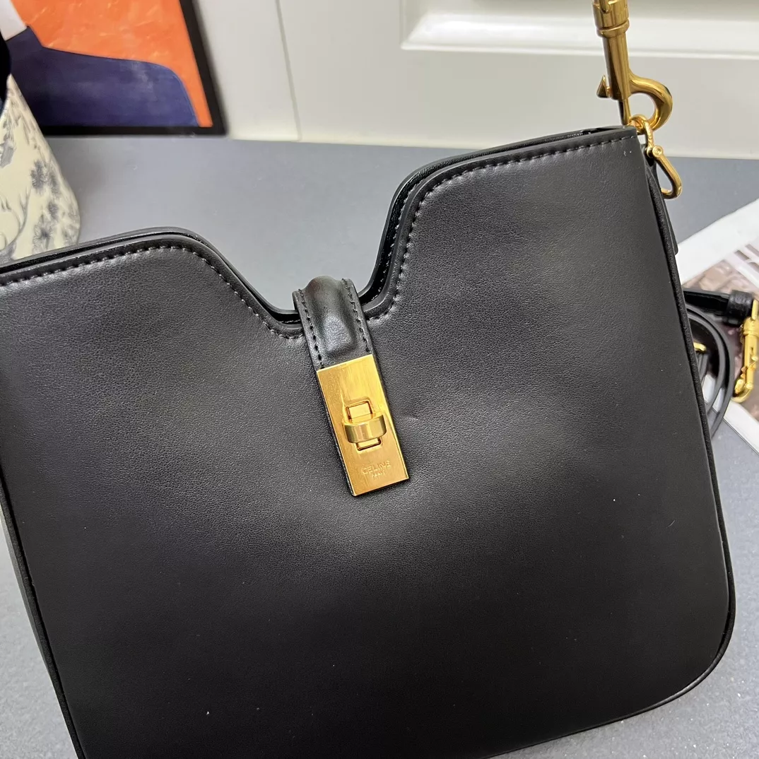 Celine AAA Quality Shoulder Bags For Women Efficient 5637