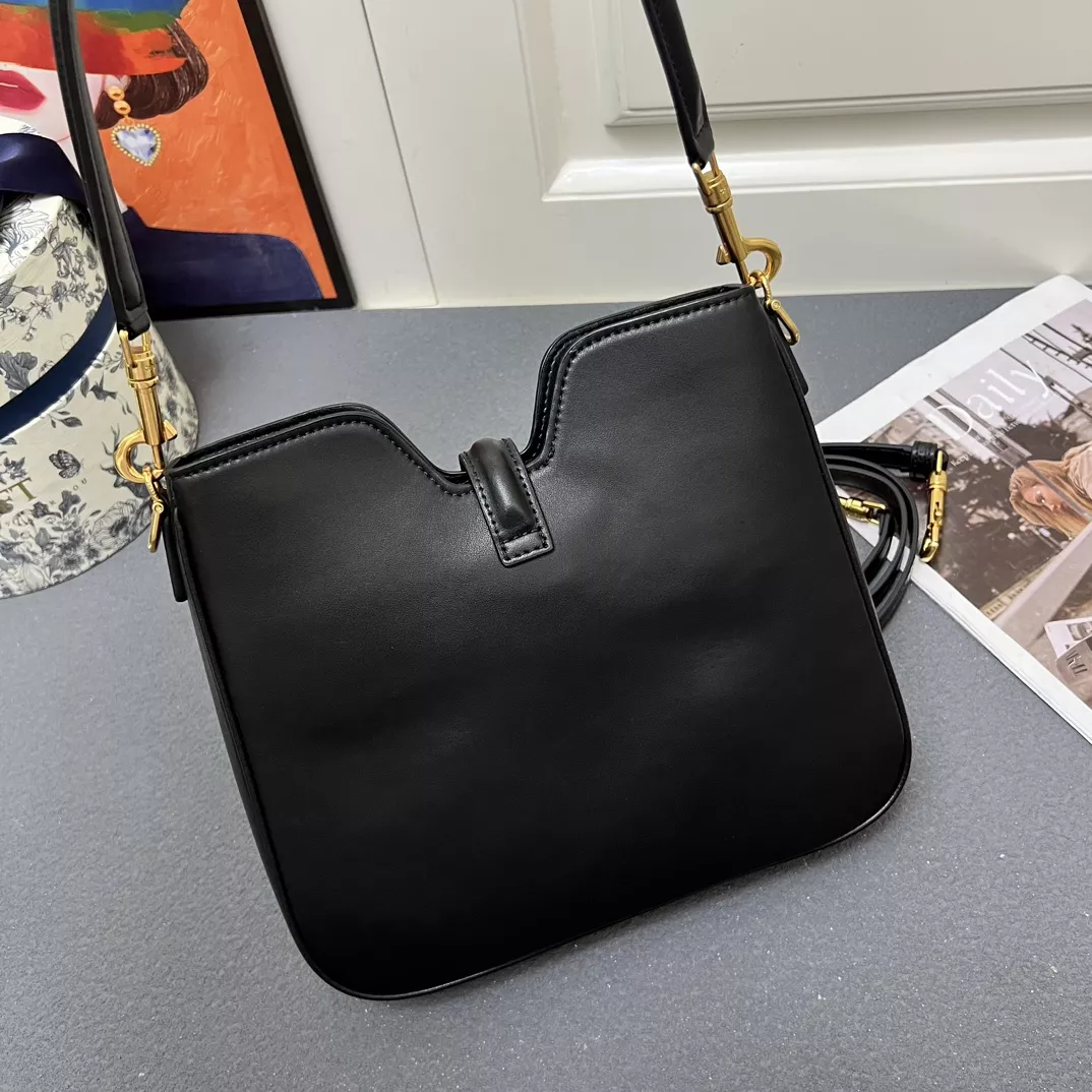Celine AAA Quality Shoulder Bags For Women Efficient 5637