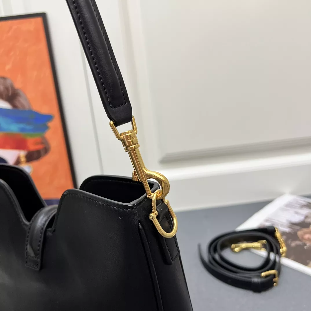 Celine AAA Quality Shoulder Bags For Women Efficient 5637