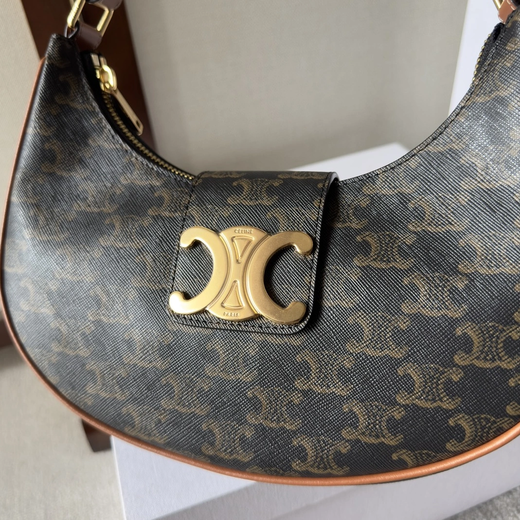 Celine AAA Quality Shoulder Bags For Women Refined 7674