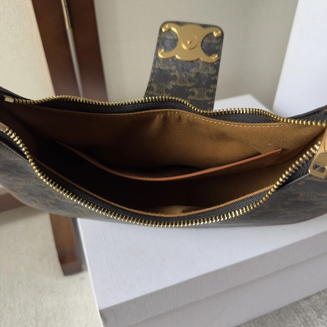 Celine AAA Quality Shoulder Bags For Women Refined 7674