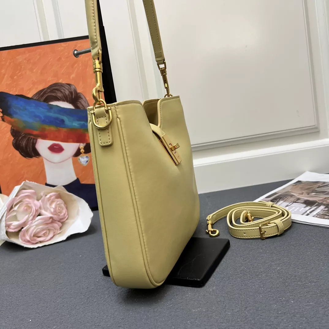 Celine AAA Quality Shoulder Bags For Women Trendy 8922