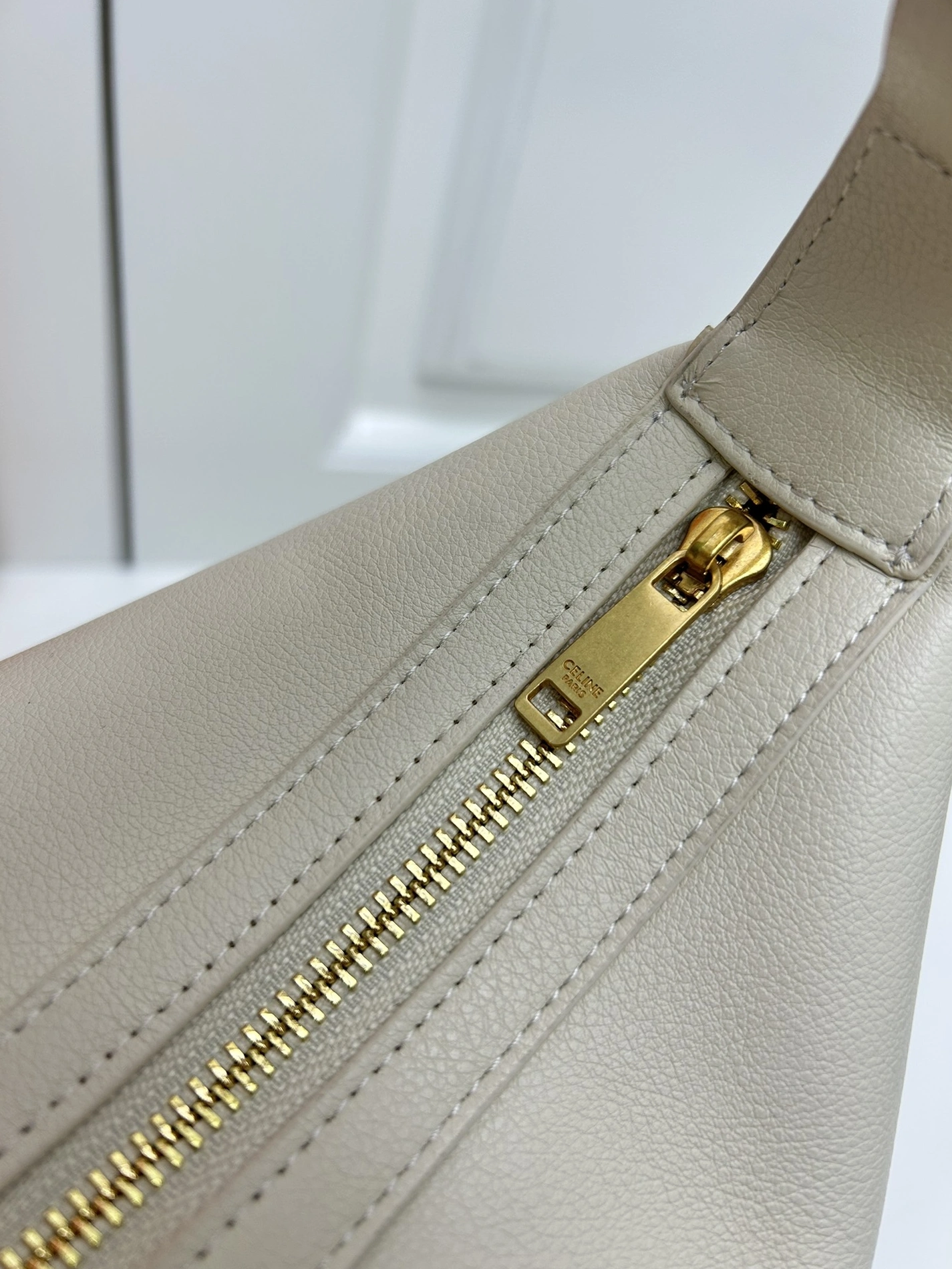 Celine AAA Quality Shoulder Bags For Women Vibrant 2579