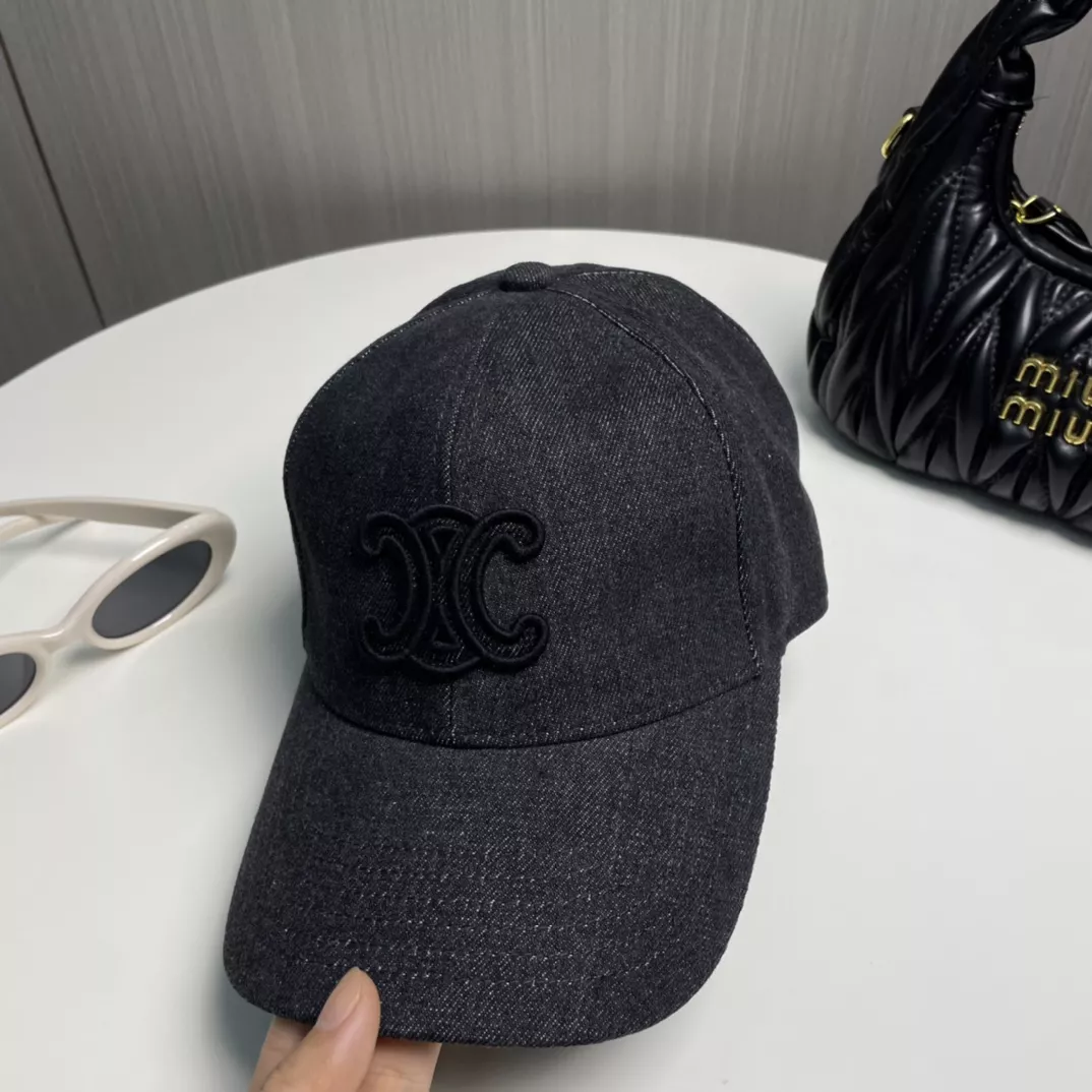 Celine Caps Classic 423