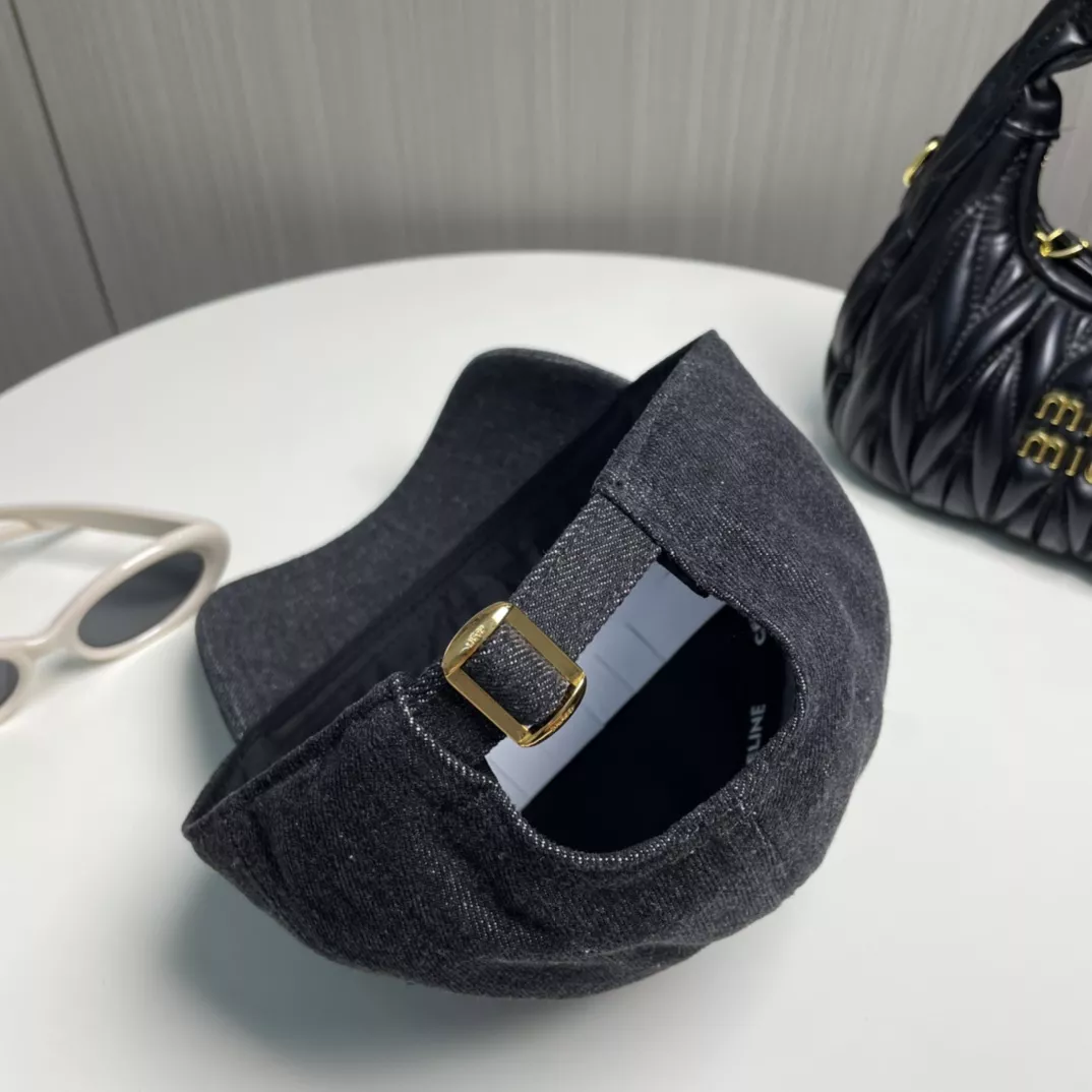Celine Caps Classic 423