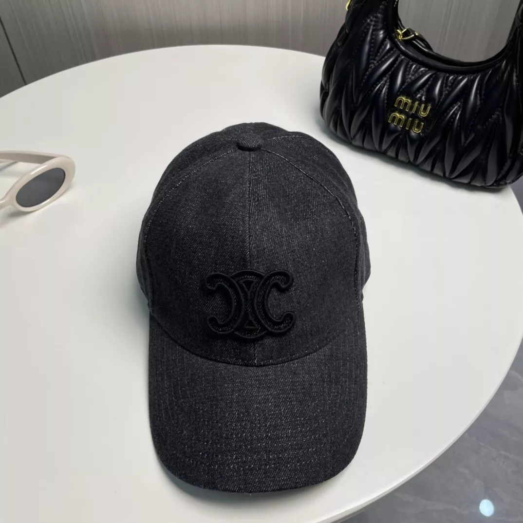 Celine Caps Classic 423