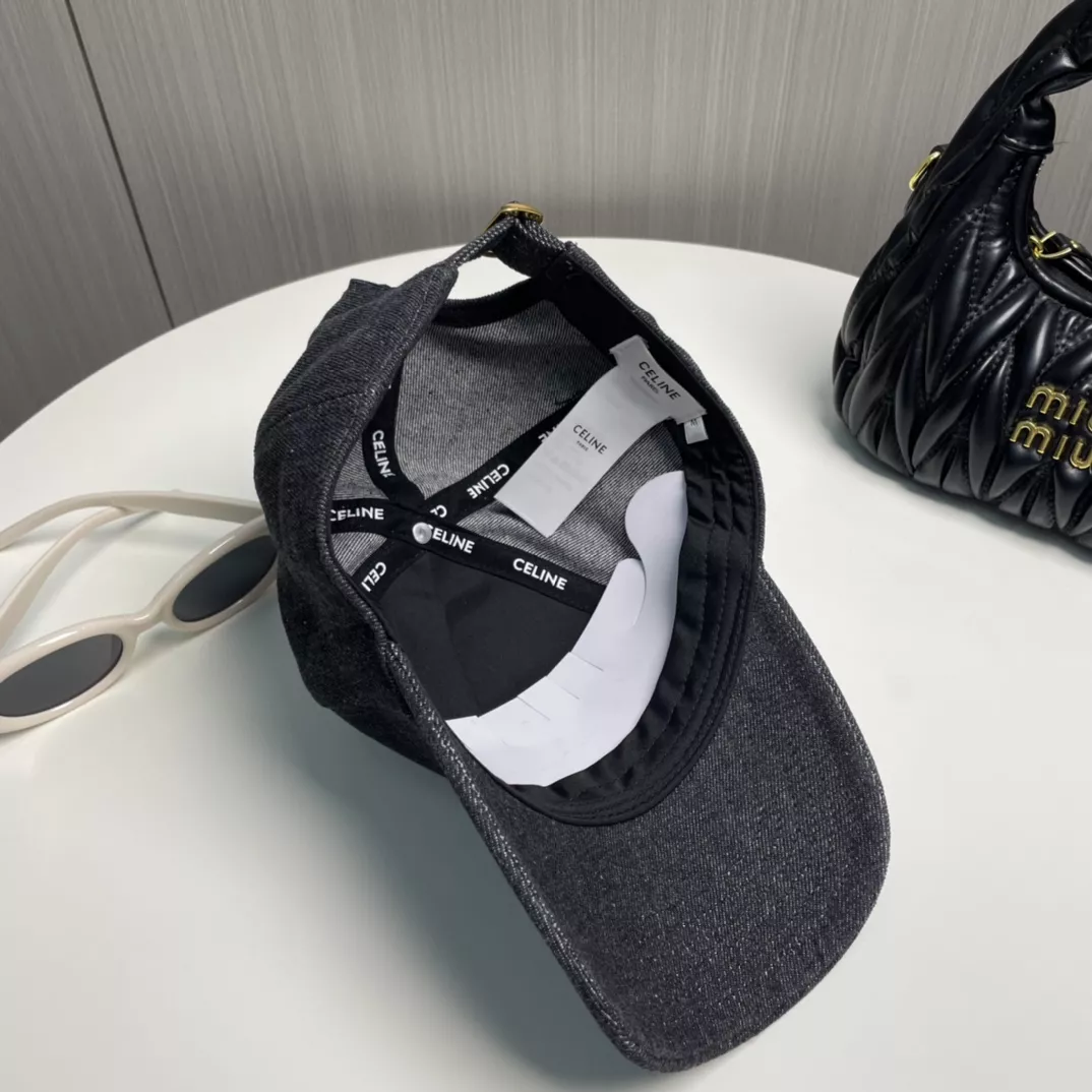 Celine Caps Classic 423