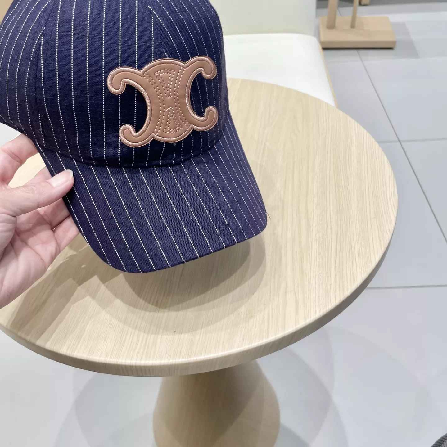 Celine Caps Compact 5010