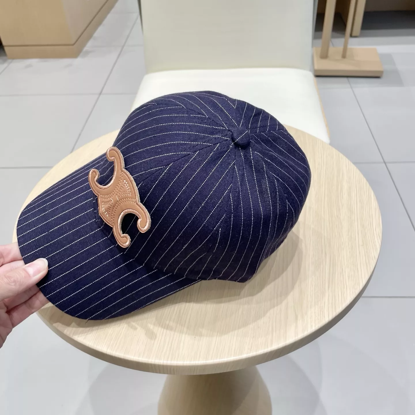 Celine Caps Compact 5010