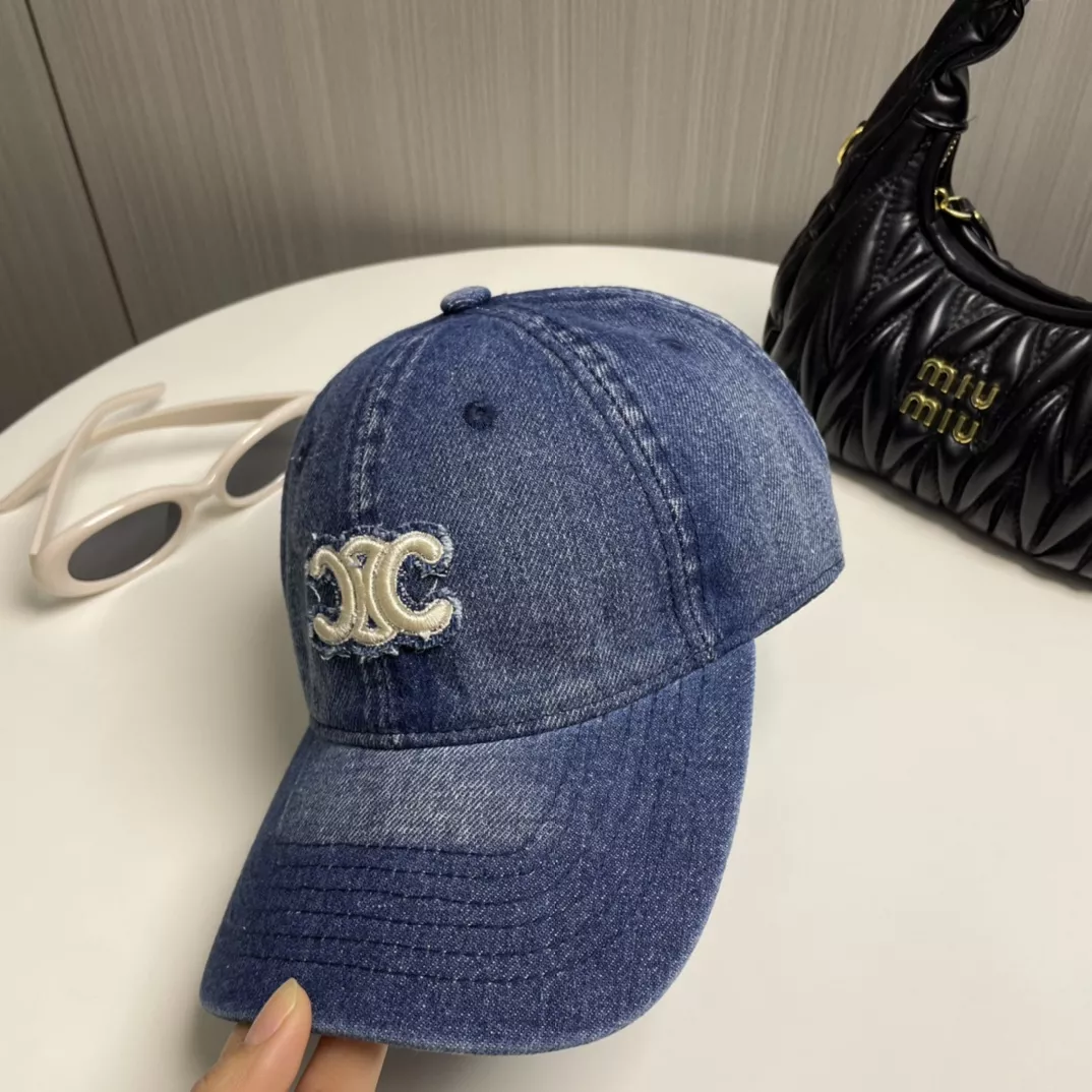 Celine Caps Compact 6867