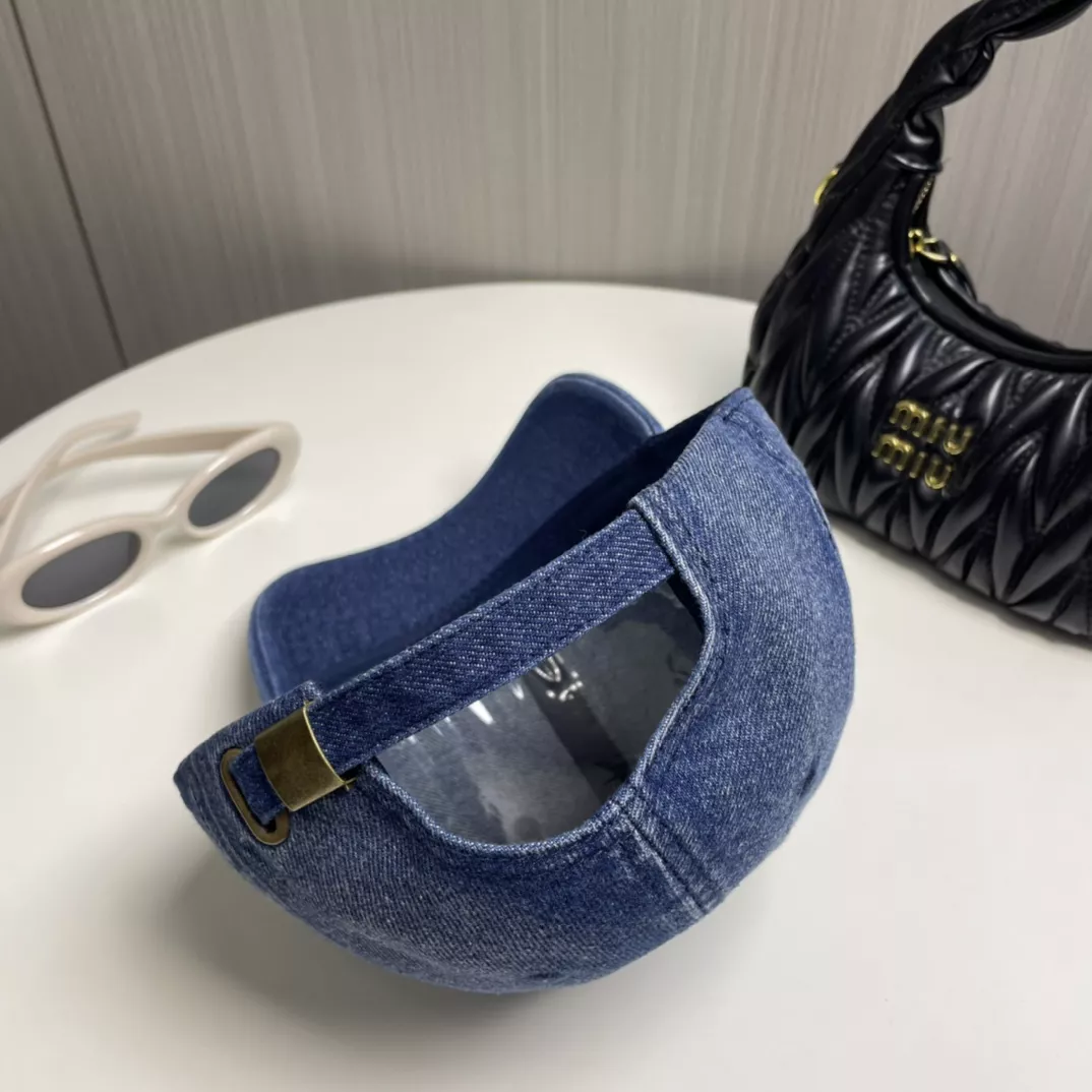 Celine Caps Compact 6867
