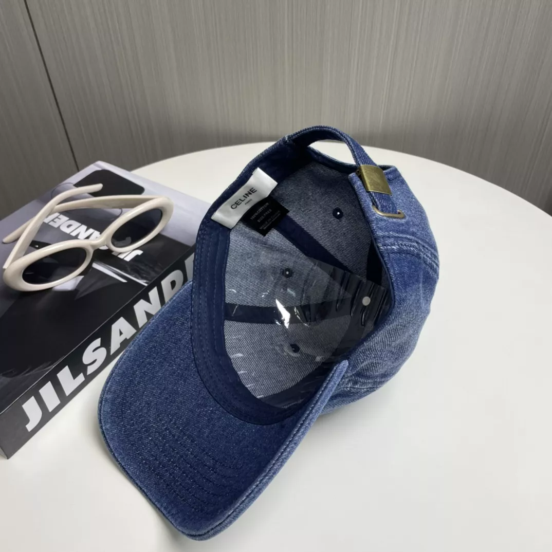 Celine Caps Compact 6867