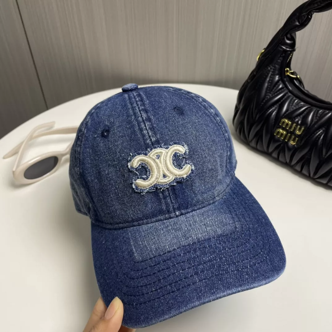 Celine Caps Compact 6867