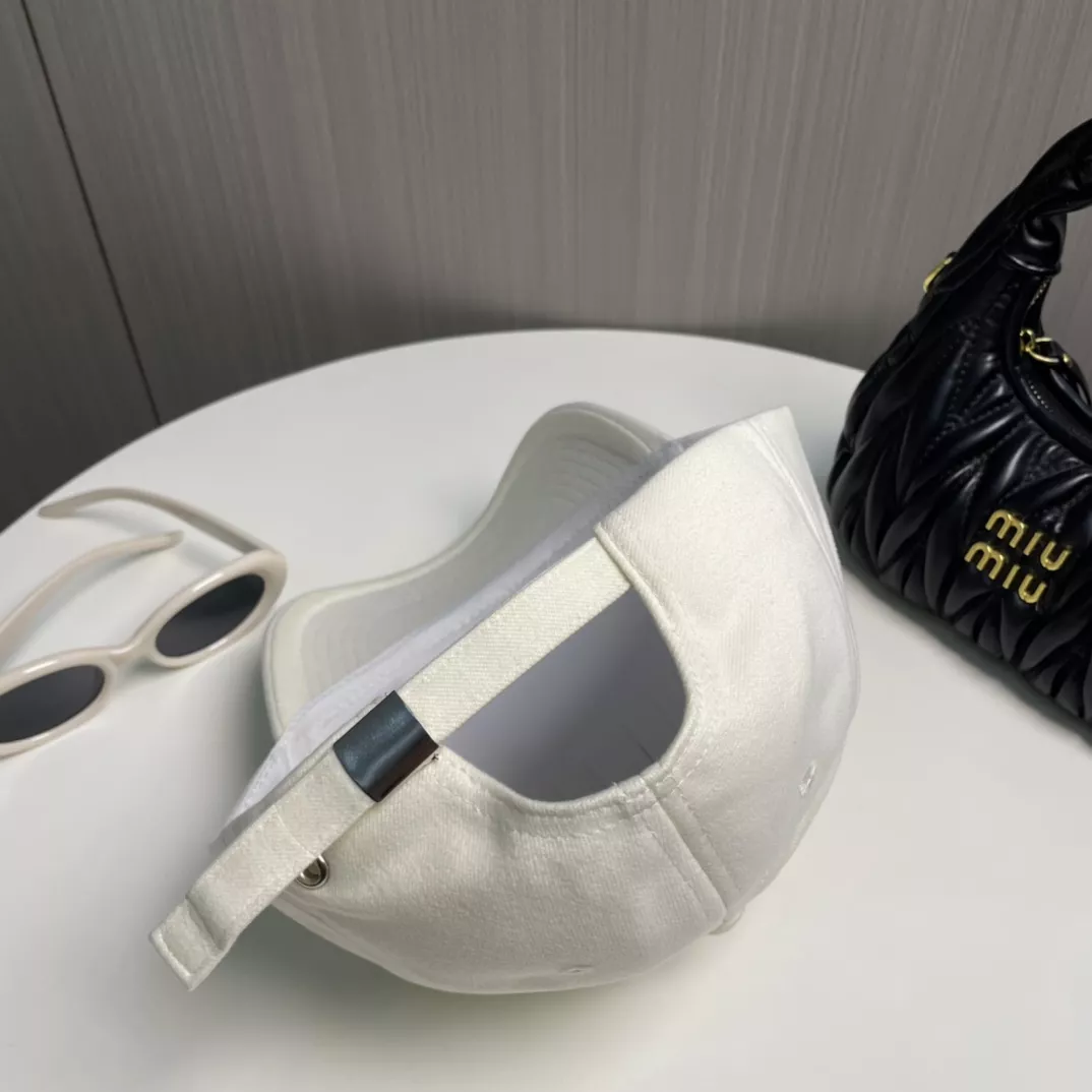 Celine Caps Popular 8227