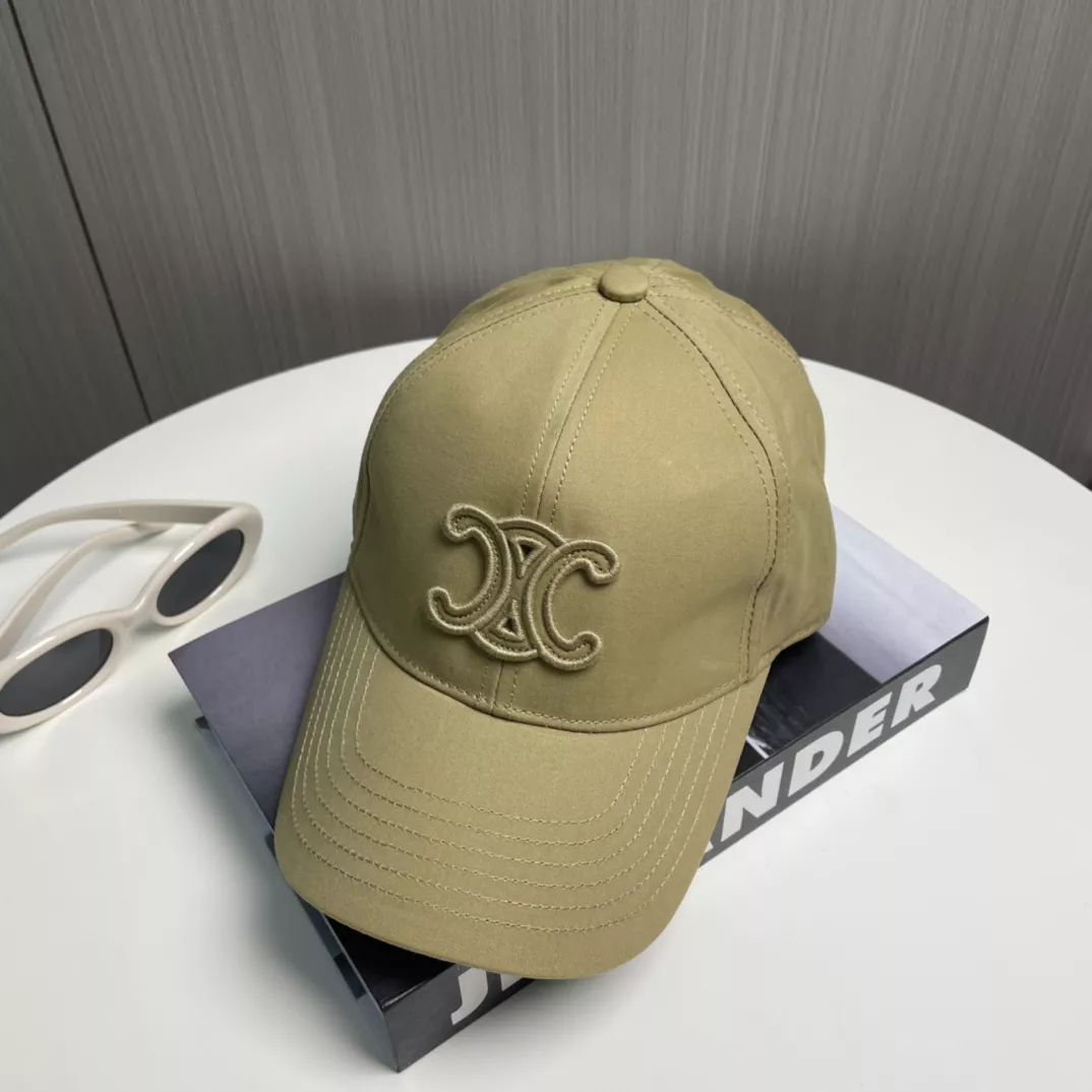 Celine Caps Unique 5699