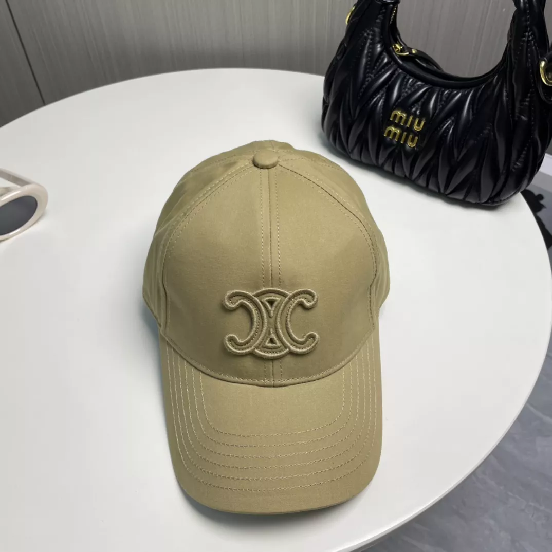 Celine Caps Unique 5699