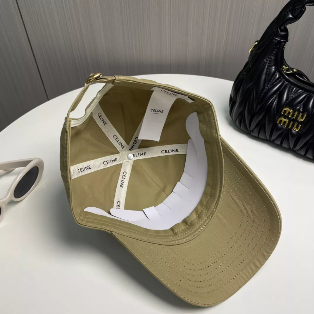 Celine Caps Unique 5699