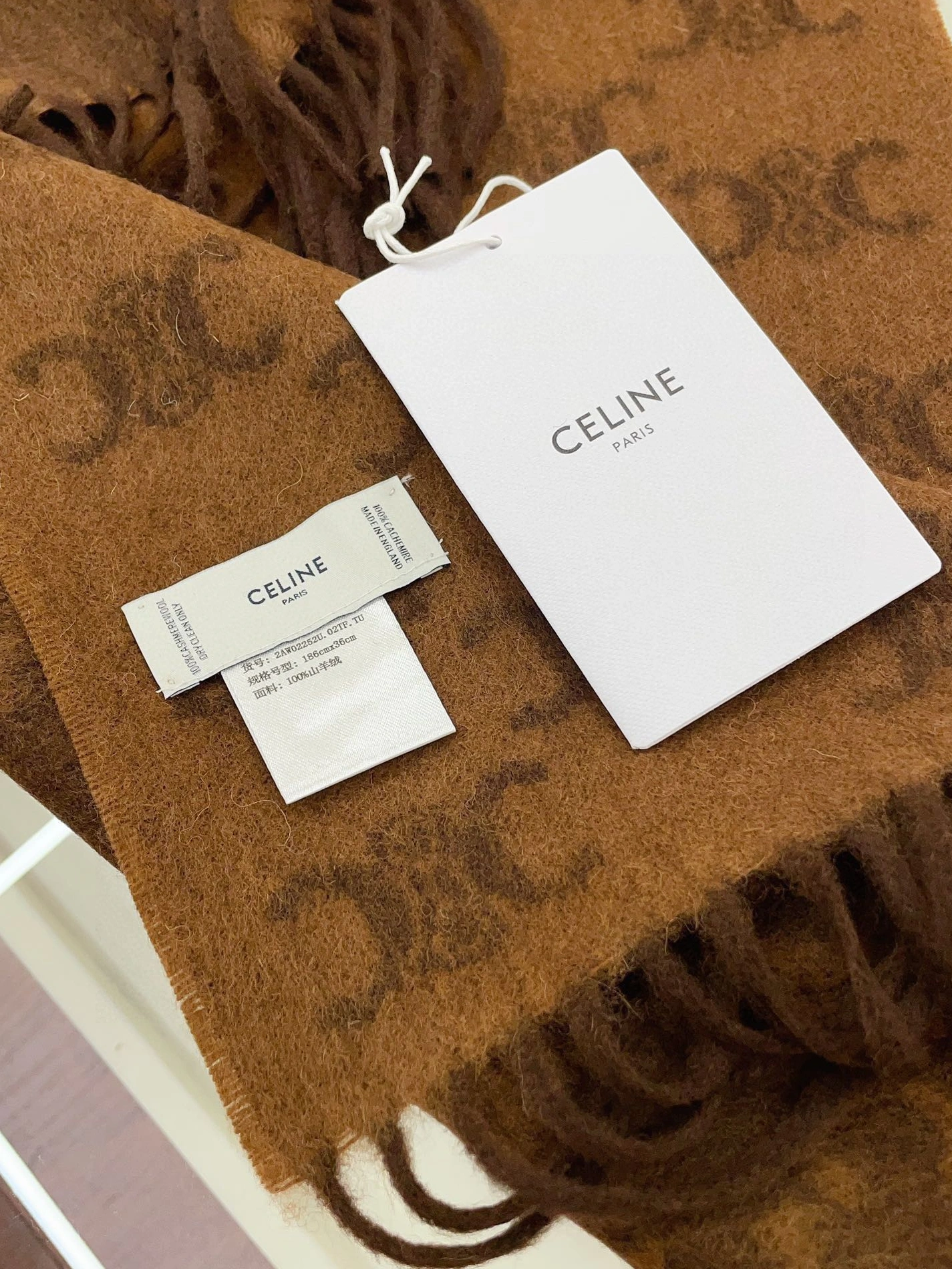Celine Scarf WellDesigned 9529