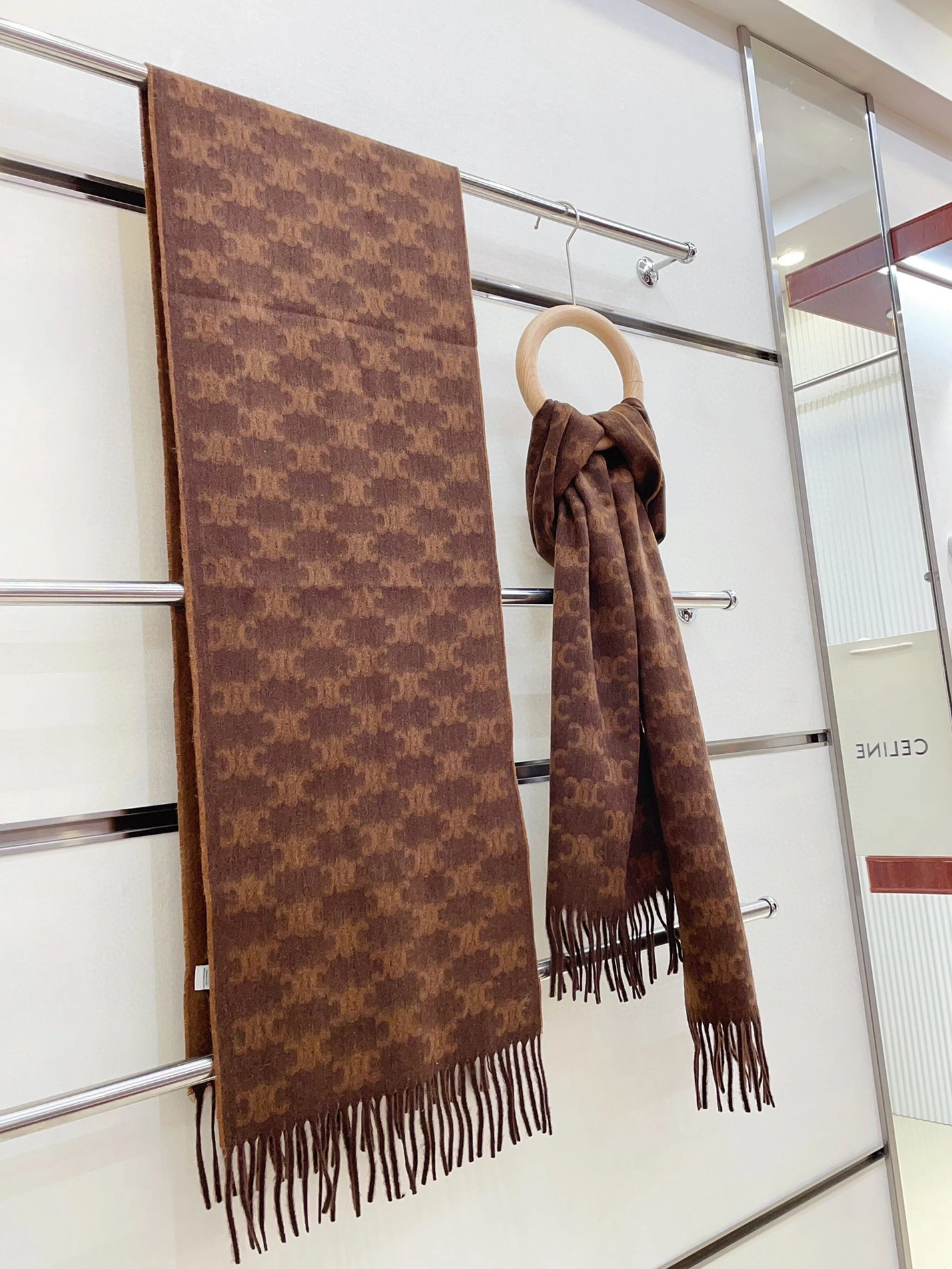Celine Scarf WellDesigned 9529