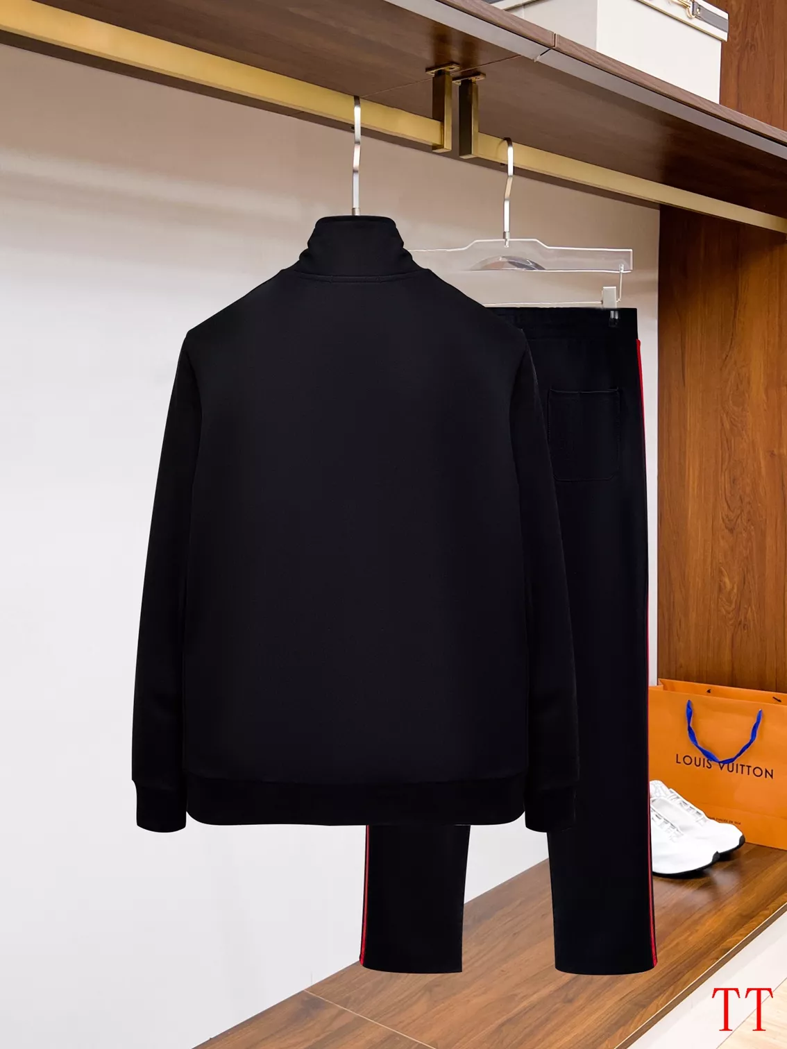 Celine Tracksuits Long Sleeved For Men Soft 9291