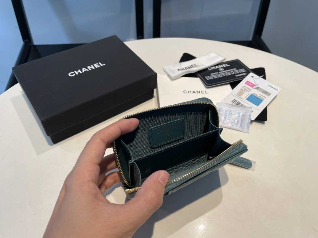 Chanel AAA Quality Card Case For Women Durable 5912