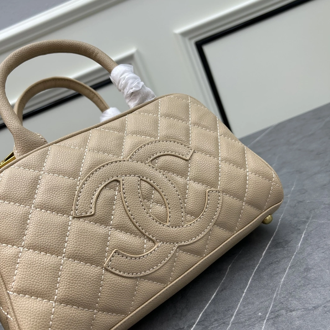 Chanel AAA Quality Handbags For Women AllSeason 1980