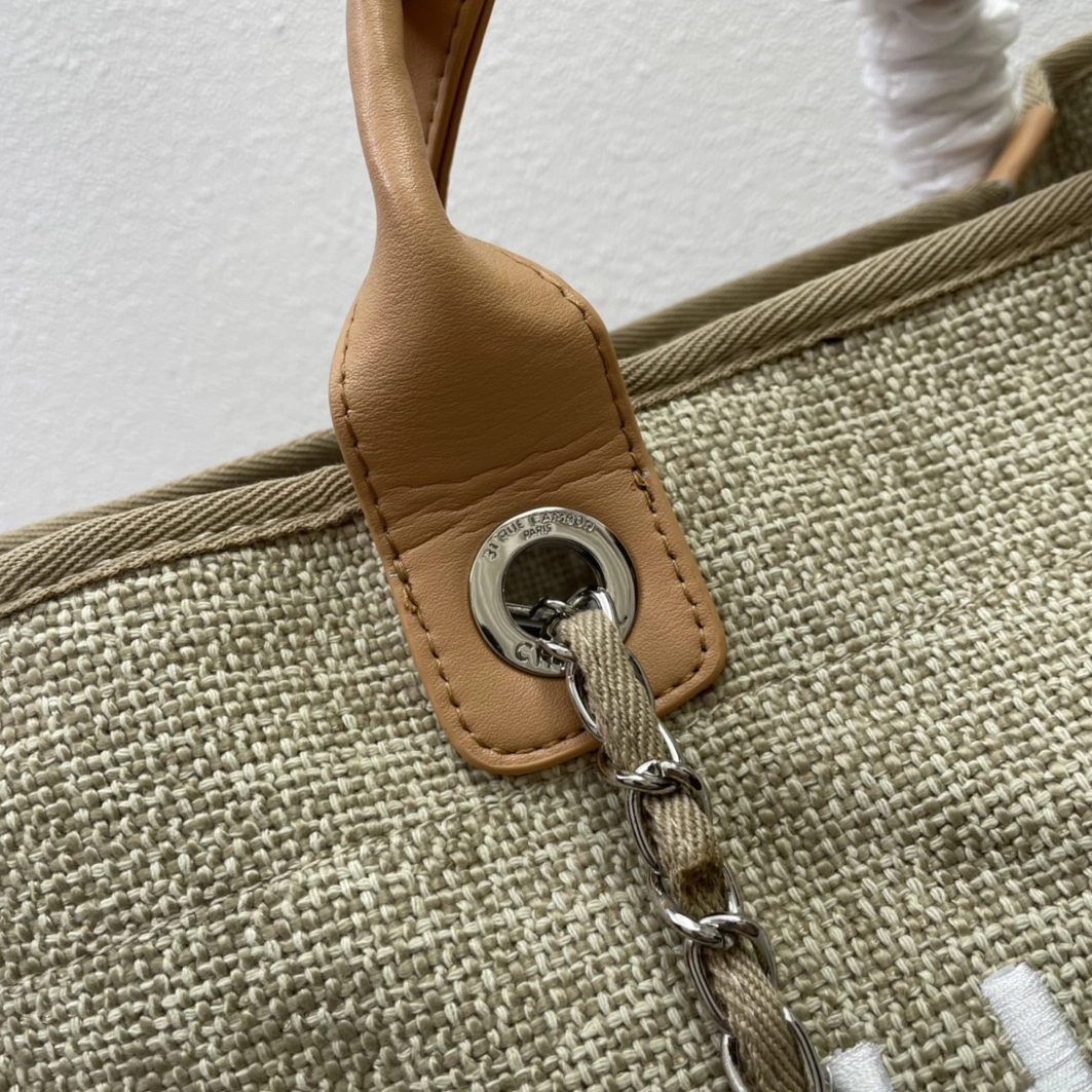 Chanel AAA Quality Handbags For Women Minimalist 3841