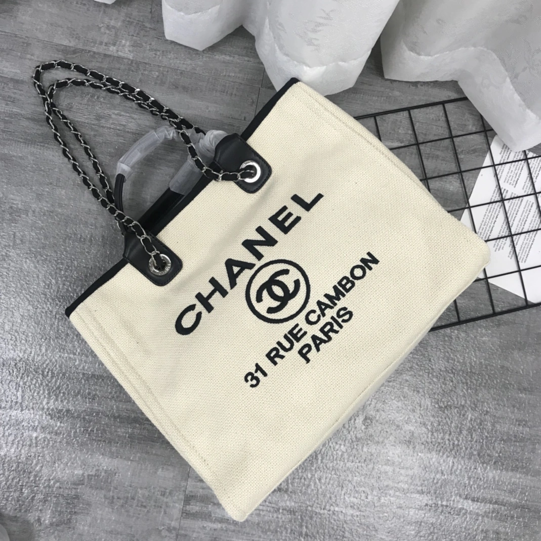 Chanel AAA Quality Handbags Versatile 5657